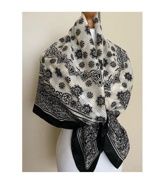Foulard Indien Vintage En Soie Des Années 1970 - 75x75 Cm - Motifs Multicolores - Occasion TBE