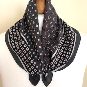 Vintage Bandana Street One kleines quadratisches Tuch Grau Schwarz Bordeaux Bandana Retro Taschentuch Haarband, 20x20"/ 51 x 52 cm