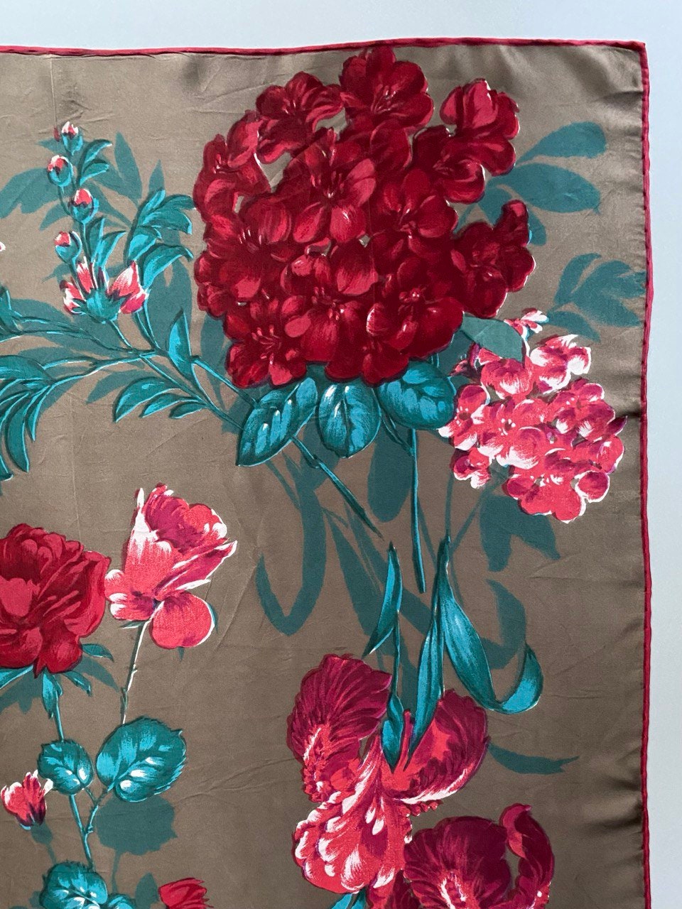 Foulard Carré Vintage à Motifs Iris Violet Et Rose – Polyester, Occasion Bon état