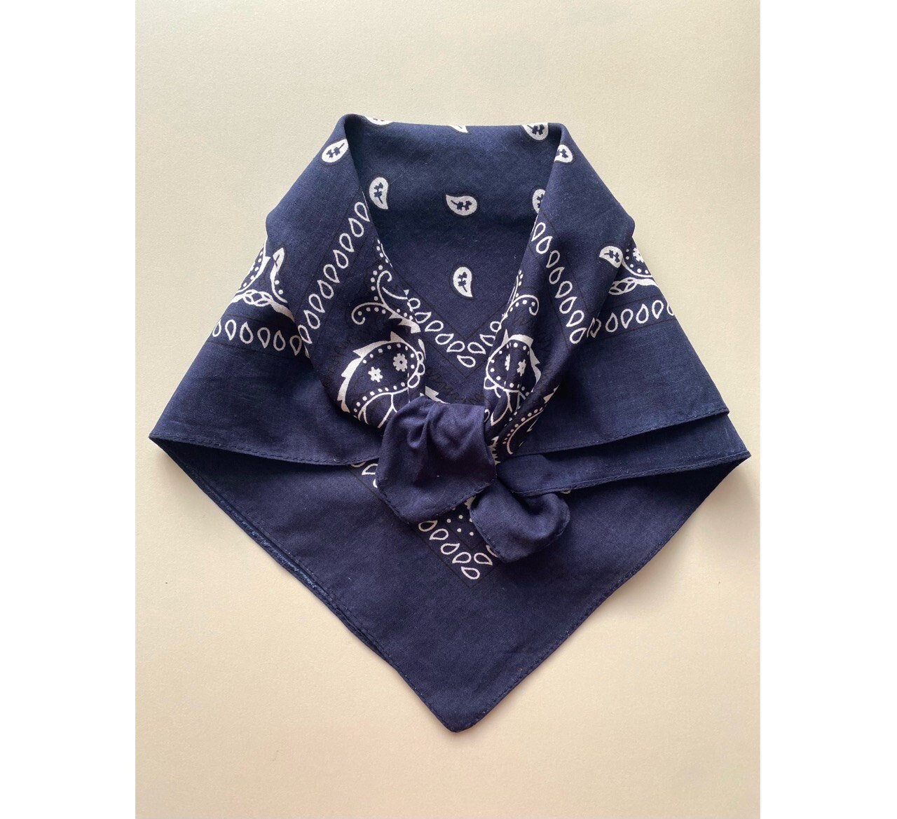 スカーフ [MATINKIM]matin vintage printed bandana in navy MATIN VINTAGE PRINTED BANDANA IN NAVY – Matin Kim