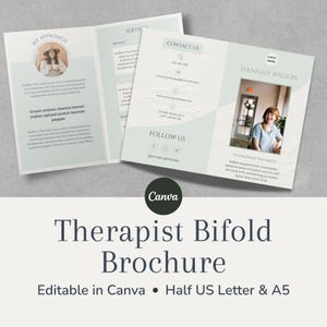 Op de afbeelding: Een lichtgroene en witte bifold brochure voor een therapeut, met een foto van de therapeut, contactgegevens en social media-iconen. De brochure heet "Therapist Bifold Brochure" en is bewerkbaar in Canva.