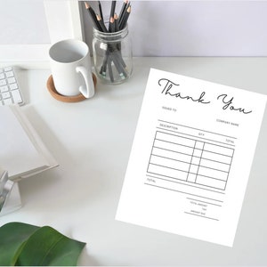 Puede incluir: Una plantilla de recibo de agradecimiento en blanco con las palabras "Gracias" en letra cursiva. El recibo tiene secciones para el nombre de la empresa, emitido a, descripción, cantidad, total, importe total, IVA y importe adeudado.