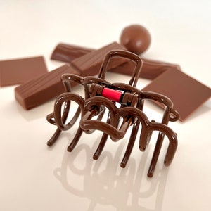 Barrette à cheveux brevetée Chocolate Brown pour votre style tendance image 1