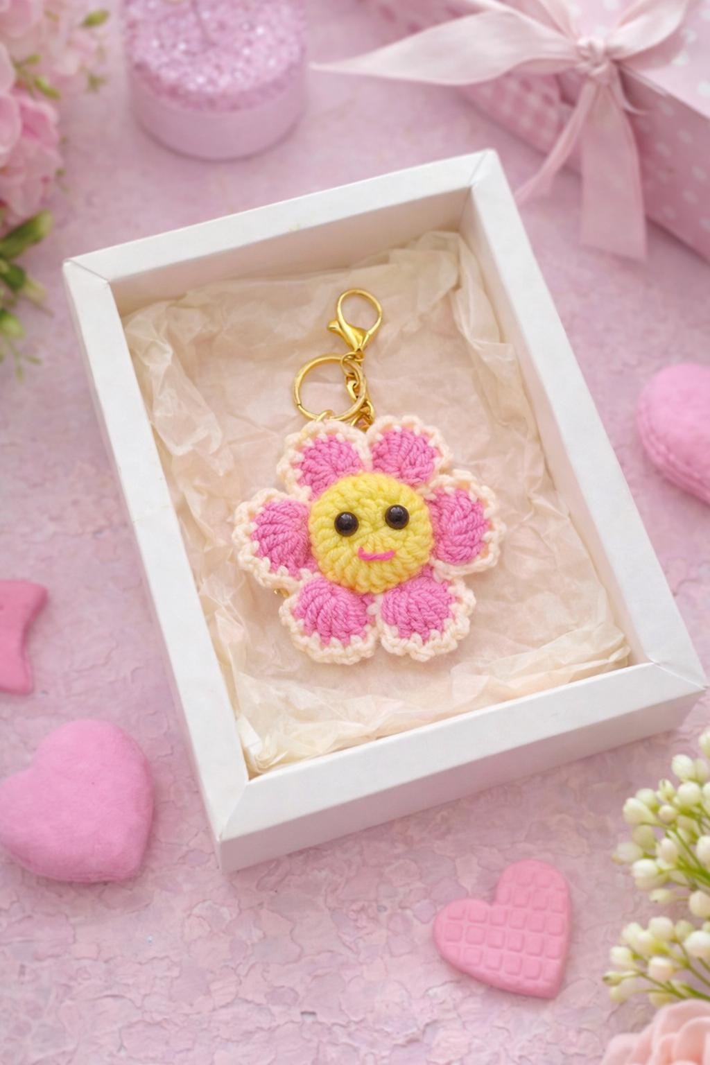 かぎ針編みの花のキーホルダーパターン：簡単なあみぐるみデイジー