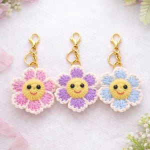 Crochet Flower Keychain Pattern: Easy Amigurumi Daisy PDF