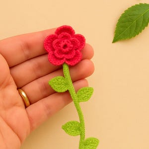 かぎ針編みのレースのブックマークパターン - 花のブックスリーブ - PDF をすぐにダウンロード