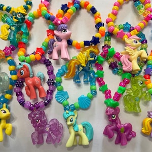 Pulsera Kandi Pony de MLP: accesorio para festivales de música electrónica y rave