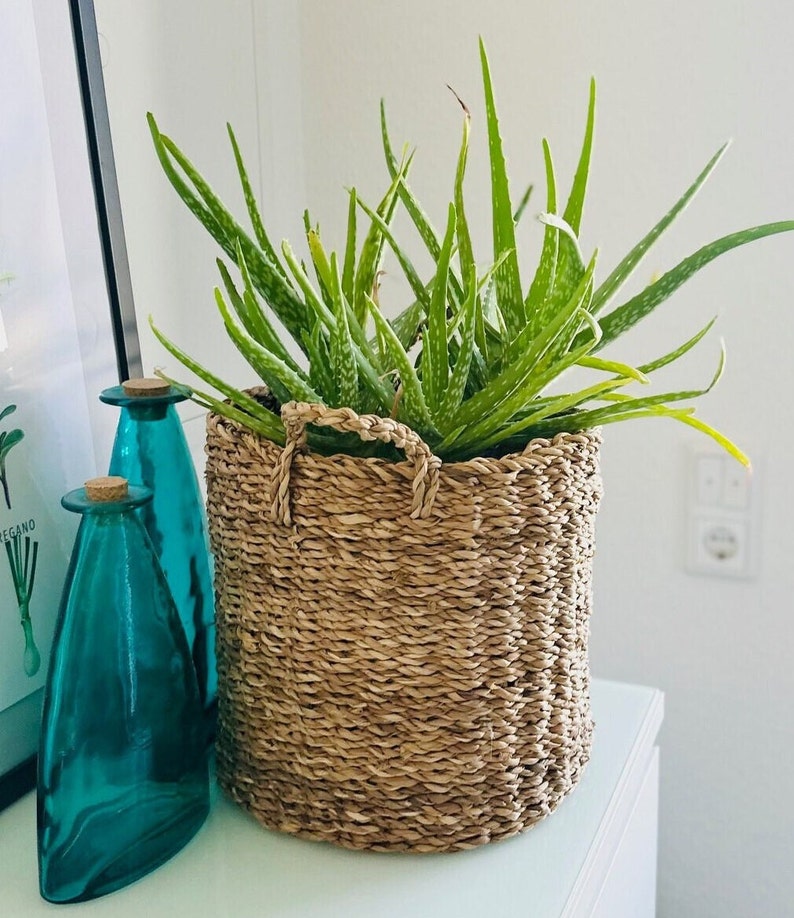 Decorative basket, storage basket, storage basket, round basket with sturdy handles, made of seagrass image 1