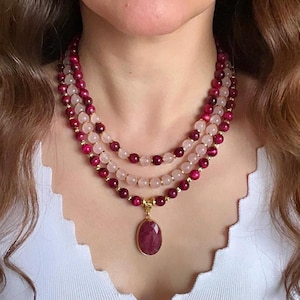 Statement roze edelsteenketting: robijnhanger, rozenkwarts handgemaakte kralen dames verjaardagssieraden cadeau
