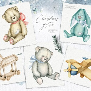 Op de afbeelding: Een set aquarel illustraties van kerstcadeaus, waaronder een teddybeer, een houten schommelpaard, een houten vliegtuig en een konijn. De illustraties zijn op een witte achtergrond met een blauwe en witte patroonrand.