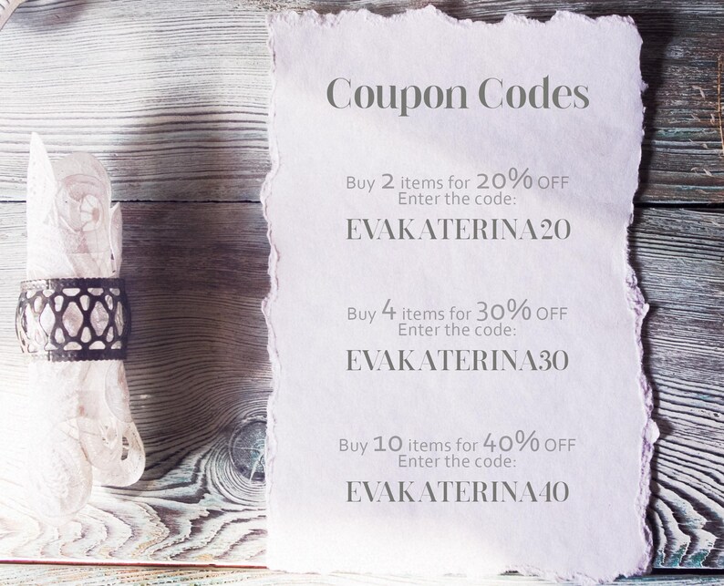 Puede incluir: Un papel blanco con un borde desgarrado, que enumera c&oacute;digos de cup&oacute;n para descuentos en compras. El texto dice "Coupon Codes" y enumera tres c&oacute;digos de cup&oacute;n diferentes: "EVAKATERINA20", "EVAKATERINA30" y "EVAKATERINA40".