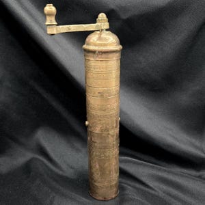 Atlas Brass Pepper Mill Grinder – Made in Greece – Hand Crank Spice Grinder – Vintage Style Kitchen Decor – Old World European Accent