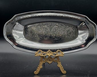Bandeja para servir vintage plateada Irvinware / Bandeja con grabado de pergamino / Plato de buffet de mediados de siglo / Bandeja para condimentos o aperitivos / Fabricada en EE. UU.