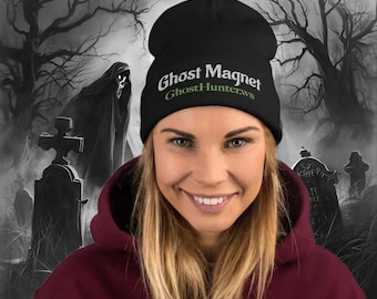 Geborduurde muts met spookmagneet