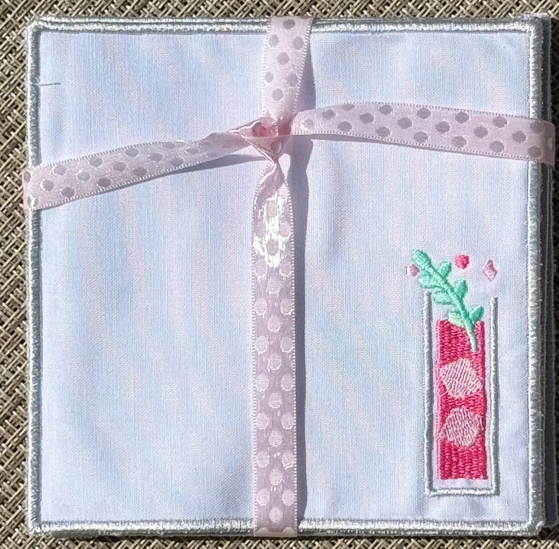 Embroidered Cocktail Napkins Anthropologie style– Pastel Holiday Cheer Bar Napkins for Stylish Entertaining Bild 1