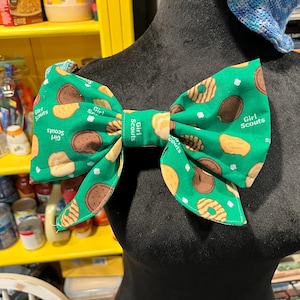 Girl Scouts strik van halflang haar. Girl Scout-koekjes. Vintage stof. Haarstrik accessoire.