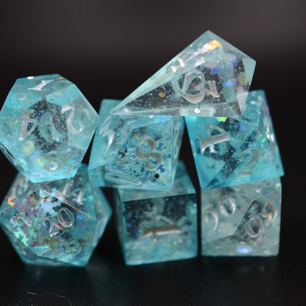 Winter Wonderland 7 piece sharp edge polyhedral dice set *cleranced*