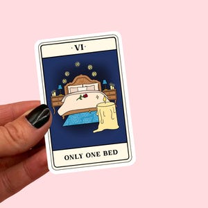 Nur ein Bett Tarot Kartenaufkleber | Buchliebhaberin | literarisches Geschenk | Buch Aufkleber | bujo | Buch Tropen