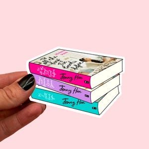 à tous les garçons que j'ai aimés Sticker pile de livres | YA Romance Sticker