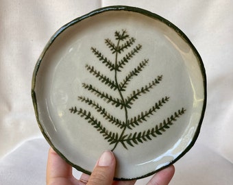 Small ceramic plate - stoneware plate - artisanal plate - Christmas plate - handmade plate - hand painted plate - small plate