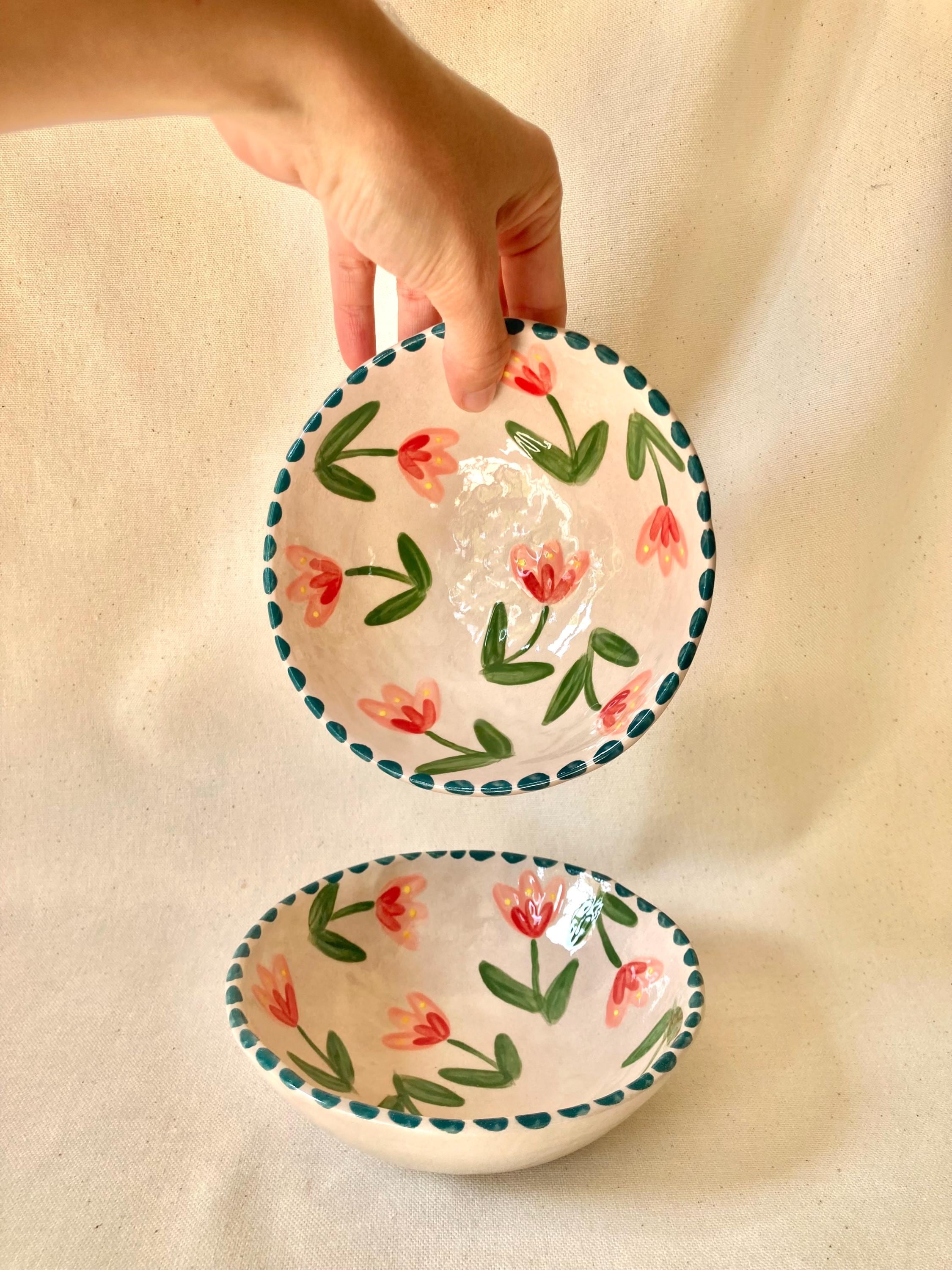 ピンクと赤の花柄の陶器製ボウル - 青い水玉模様の縁取り - Etsy 日本