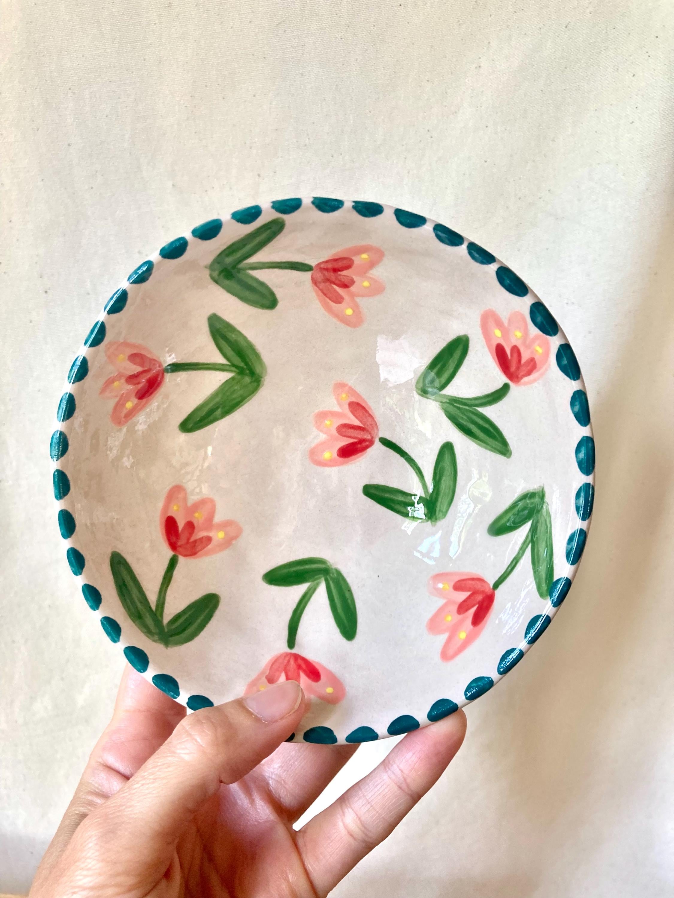 ピンクと赤の花柄の陶器製ボウル - 青い水玉模様の縁取り - Etsy 日本
