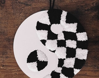 Miroir déco yin et yang damier en tufting fait main