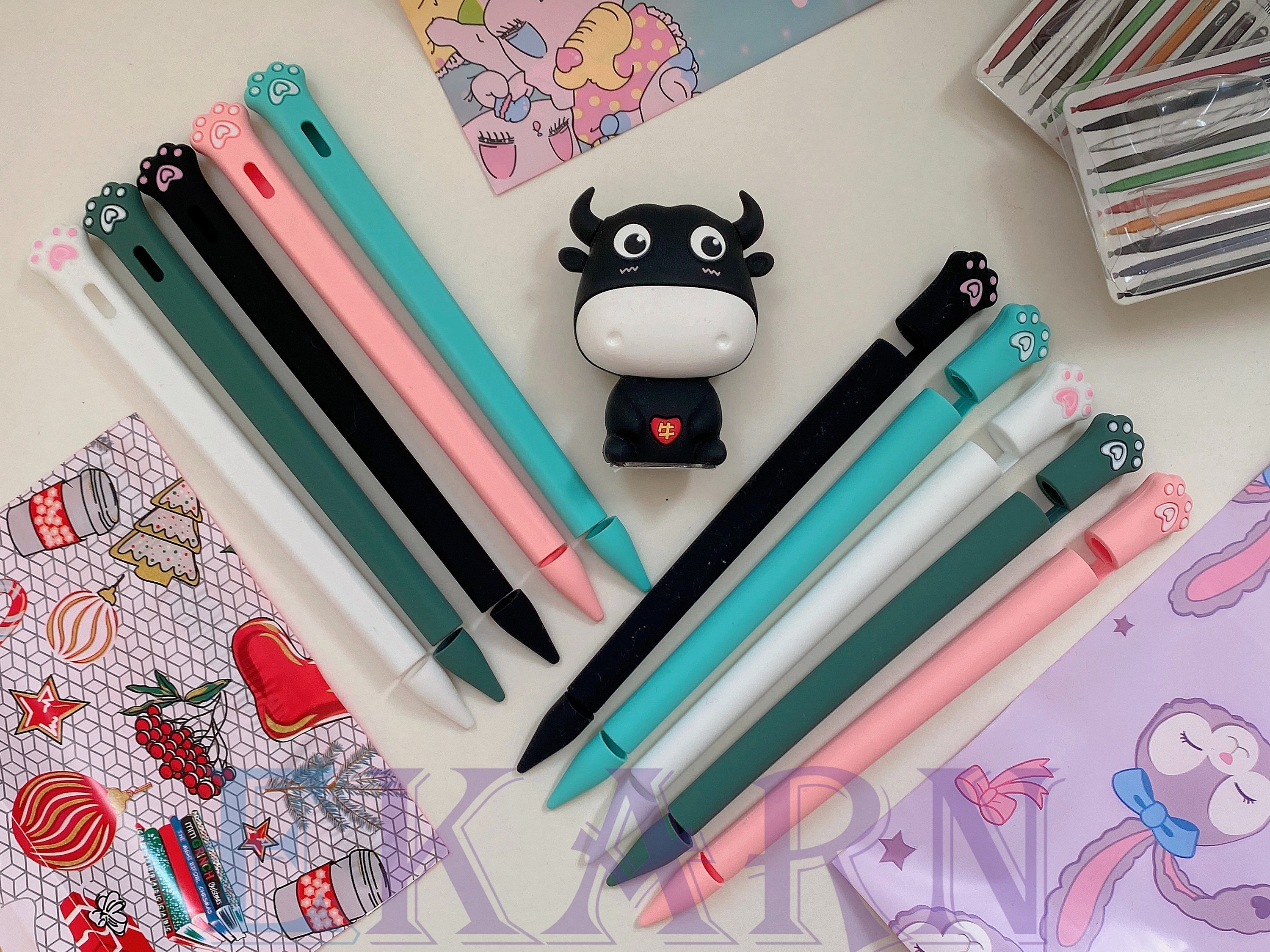 Apple pencil outlet with case