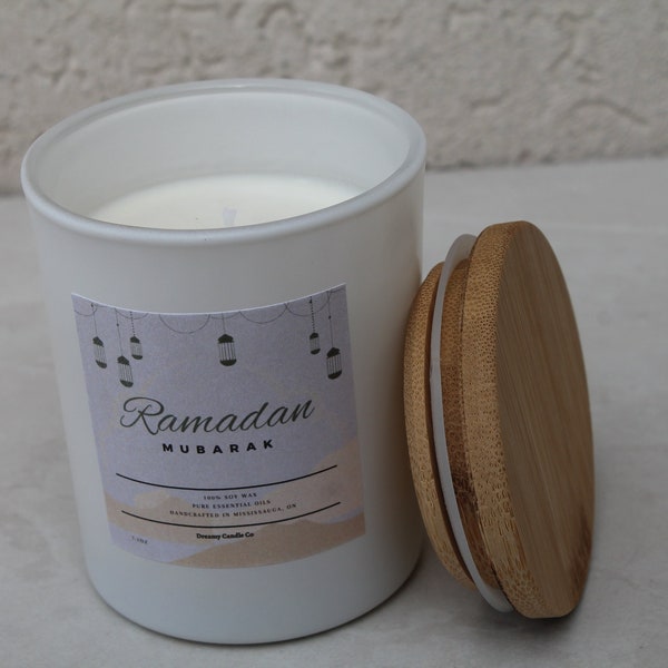 Ramadan Mubarak Candle |7.5 Oz| Gift For Eid| Scented Soy Wax | Essential oils | Ramadan Mubarak | Decorative Candle| Holiday Gift |Bayram