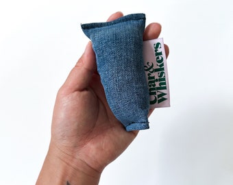 Mini juguete de hierba gatera de mezclilla