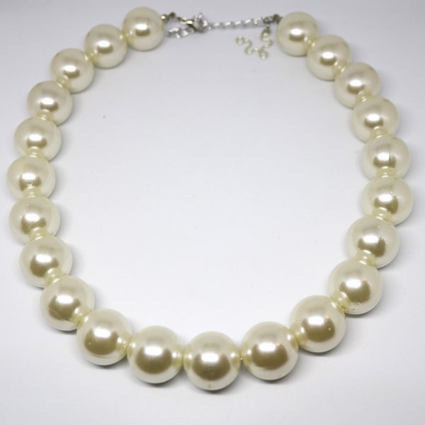 Chunky Pearl Necklace Etsy
