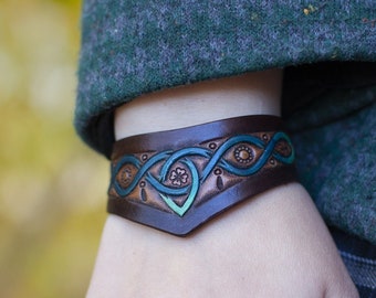 Green and blue celtic bracelet, celtic leather wristband,celtic design bracelet with triskel and trinity knot,celtic knot bracelet for elven