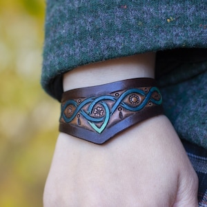 Green and blue celtic bracelet, celtic leather wristband,celtic design bracelet with triskel and trinity knot,celtic knot bracelet for elven