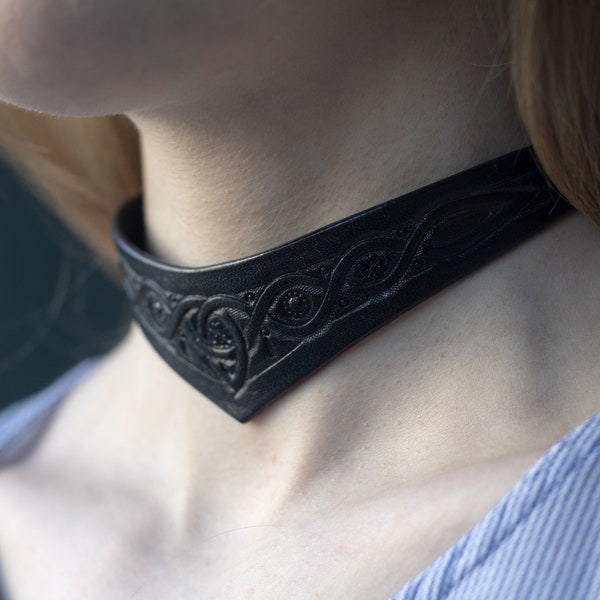 Black necklace for Dark Mori. Witchy leather necklace. Dark elf jewerly for women. Forest witch cosplay