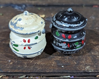 Vintage Cauldron Salt and Pepper Shakers |Cauldrons |Kitchen Witch |Witchy | Witchcraft