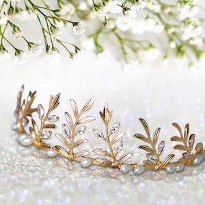 Vintage Gold Crown - Elegant Leaf & Pearl Tiara, Perfect Bridal Headpiece for Wedding, Christmas/New Year Celebrations