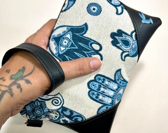 Handmade wristlet pouch