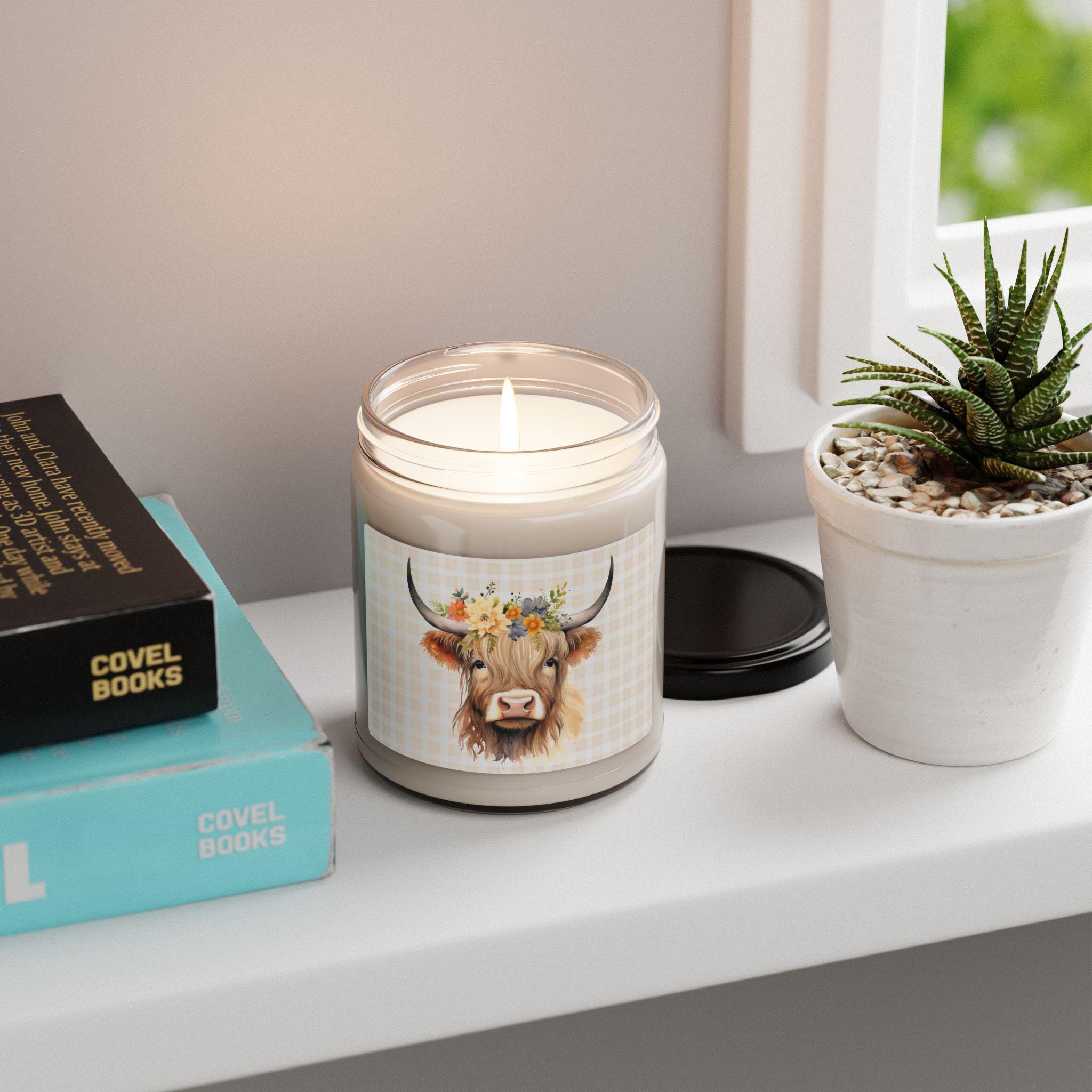 Mucca delle Highlands con fiori Kawaii Chibi · Creative Fabrica