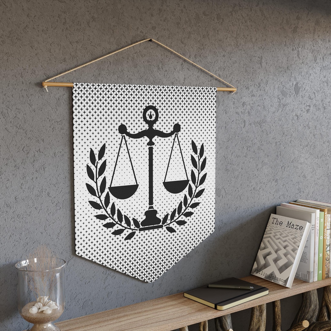 Porte-Clés Original, Balance de la Justice, Feuille de Laurier, Pour Rester dans le Droit Chemin, Cadeau pour Avocat, Policier, Juge, Etudiant en Droit (Style 1 sans Prénom