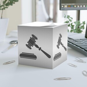 Cubo de notas con mazo, regalo para abogados, notas de oficina para abogados y jueces, oficina para estudiantes de derecho, suministros de oficina legal, regalos para abogados, legal