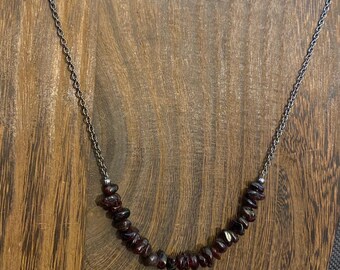 Garnet Pebble Nugget Chip Bead Gunmetal Kette dunkel Lässige Weinfarbene Halskette