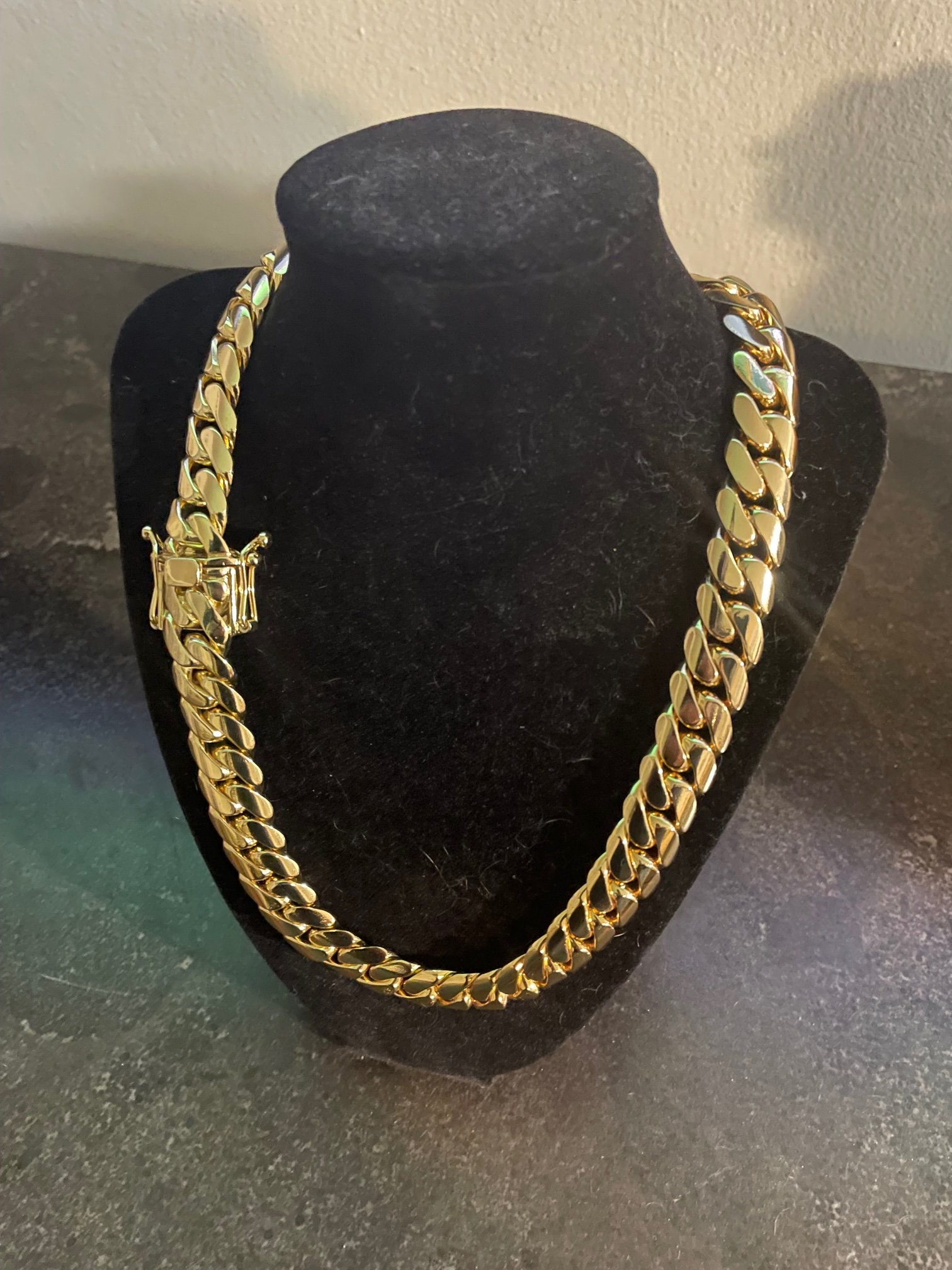 Gold Cuban Link Chain. 500gm 22in Long 