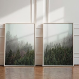 Conjunto de 2 impressões de fotografia da natureza para download, impressão de arte de parede verde, impressão de floresta com neblina, impressão de paisagem de montanha com arte de parede de pinheiro