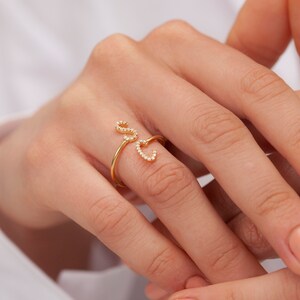 Anillo de piedra de diamante ajustable, joyería hecha a mano, anillo de letra con banda de piedra de diamante personalizable, anillo de regalo único para mujeres, joyería minimalista