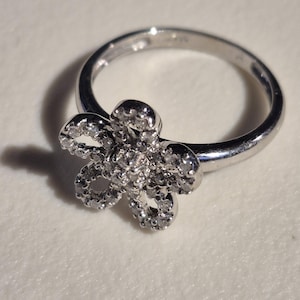 14k White gold, diamond flower ring, size 7