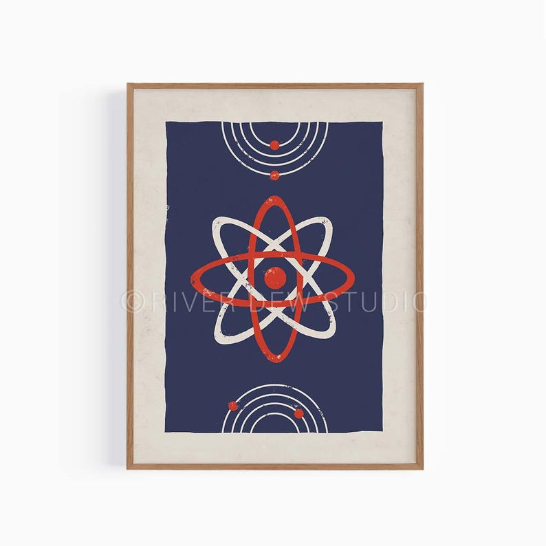 Puede incluir: Impresi&oacute;n art&iacute;stica enmarcada con un fondo azul marino, que muestra un s&iacute;mbolo de &aacute;tomo blanco y rojo. El dise&ntilde;o incorpora semic&iacute;rculos blancos y puntos rojos. La obra de arte se presenta en un marco de madera.