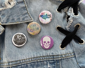 32mm button badges 4 pack holographic glossy glitter pins cereal killer stay weird all peopled out purple skull novelty gift pack denim punk