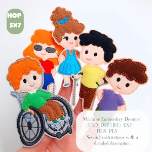 Può includere: Una collezione di burattini a dito in feltro con personaggi dei cartoni animati con varie acconciature e abiti. Un burattino è su una sedia a rotelle e un altro indossa occhiali da sole. I burattini sono in tonalità di marrone, arancione, blu, verde e giallo. Il testo "HOP 5x7" è in alto a sinistra.