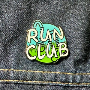 Cool Run Club emaille speld – Retro hardloopcadeau