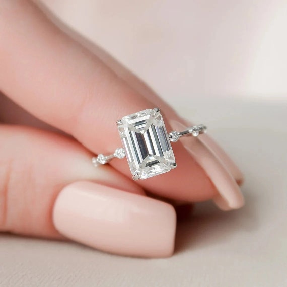 2.3 carat emerald cut diamond deals
